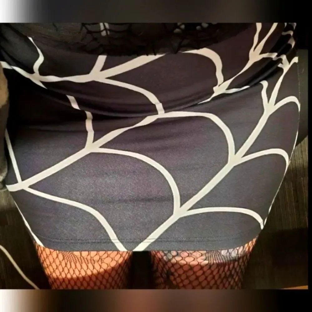 Ladies Gorgeous black and white web mini skirt sz xxl